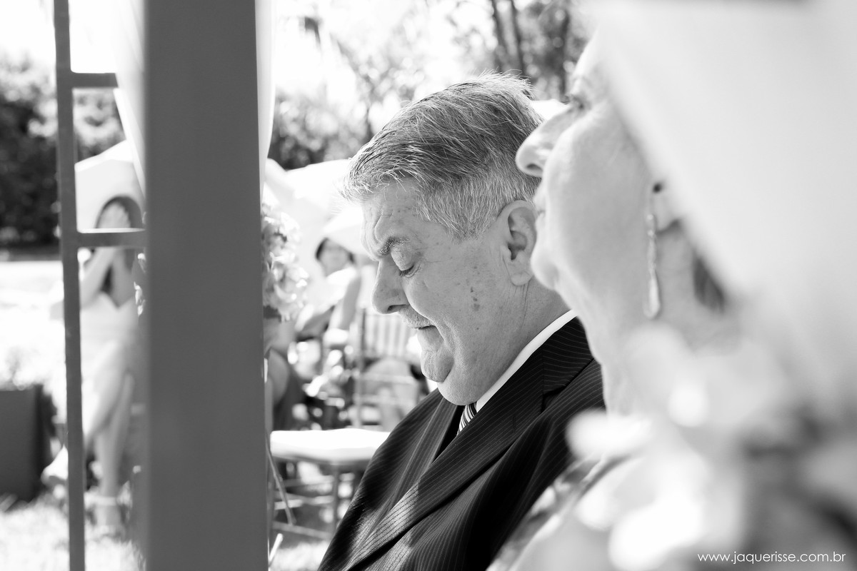 jaque risse, andre risse, estudio beebdouro, melhores fotografos, pai da noiva com a cabeça baixa chorando