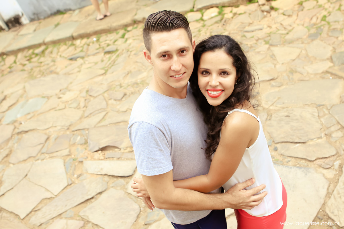 jaque risse, andre risse, estudio bebedouro, melhores fotografos, noivos olhando e sorrindo, abraçados