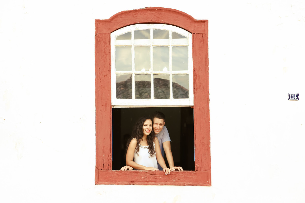 jaque risse, andre risse, estudio bebedouro, melhores fotografos, noivos olhando da janela