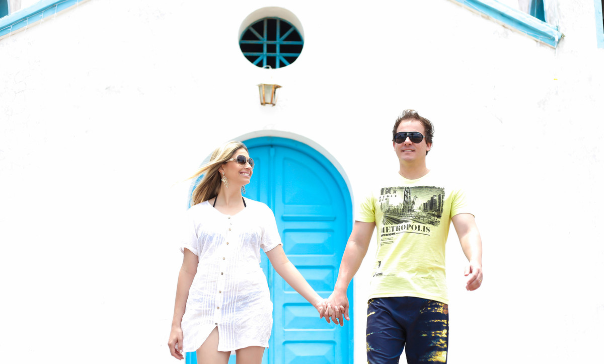 jaque risse, andre risse, estudio bebedouro, melhores fotografos, noivos andando, noivo olhando para frente, noiva olhando para o noivo, ambos sorrindo