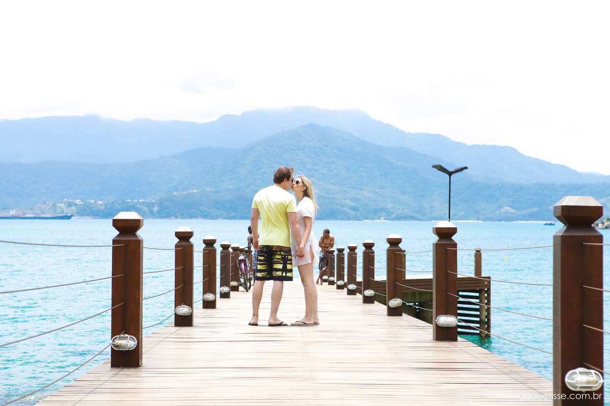 jaque risse, andre risse, estudio bebedouro, melhores fotografos, noivos na ponte fazendo bico para se beijar