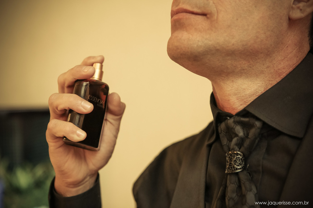jaque risse, andre risse, estudio bebedouro, melhores fotografos, noivo passando perfume