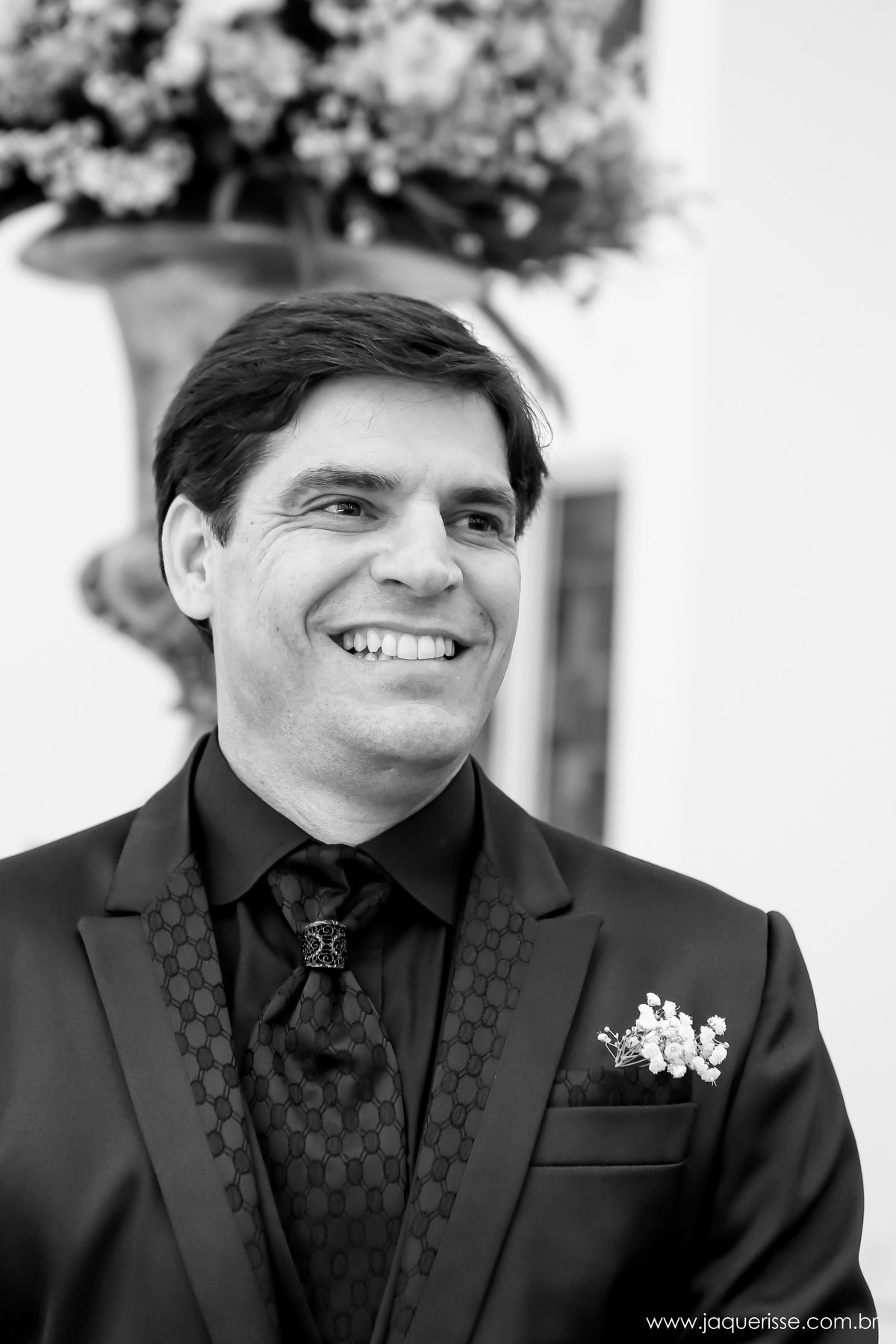 jaque risse, andre risse, estudio bebedouro, melhores fotografos, noivo no altar, sorrindo