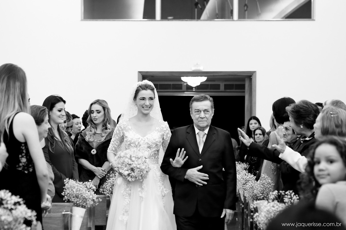 jaque risse, andre risse, estudio bebedouro, melhores fotografos, noiva entrando com seu pai na igreja