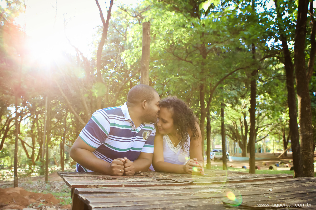 jaque risse, andre risse, estudio bebedouro, melhores fotografos, noivo beijando a testa de sua noiva