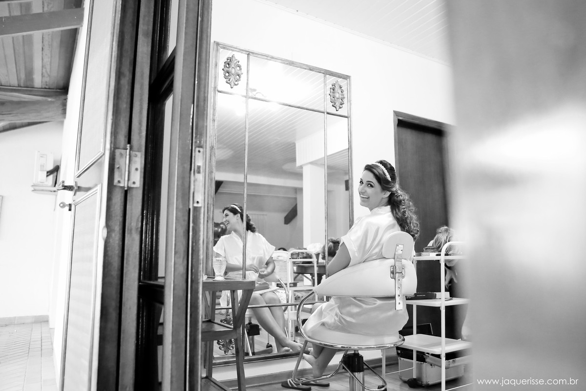 jaque risse, andre risse, estudio bebedouro, melhores fotografos, noiva se arrumando, sorrindo