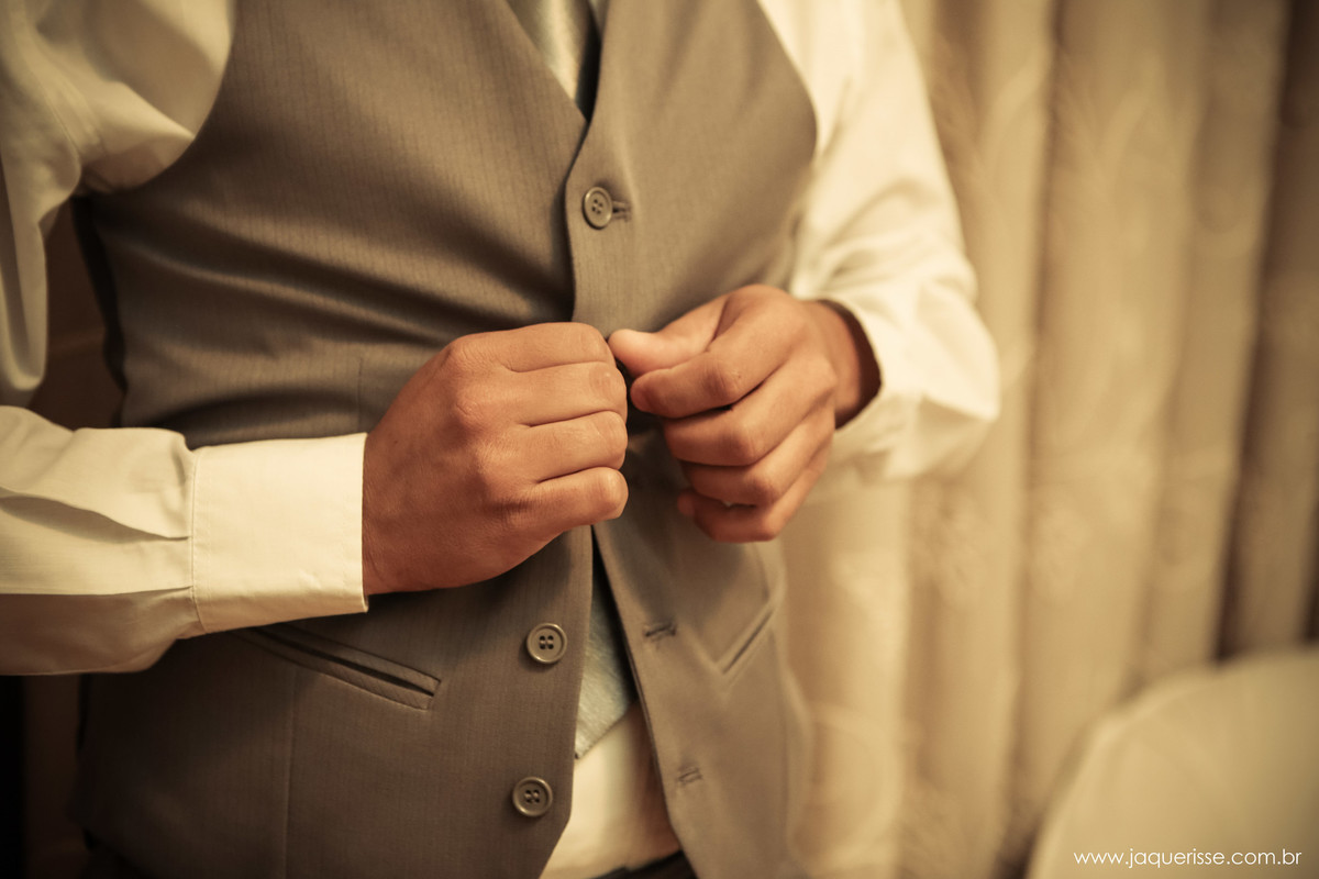 jaque risse, andre risse, estudio bebedouro, melhores fotografos, noivo vestindo o terno