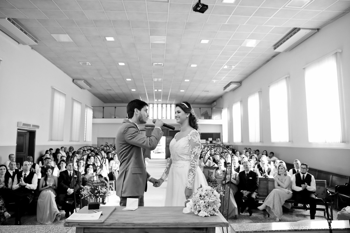 jaque risse, andre risse, estudio bebedouro, melhores fotografos, noivo cantando para a noiva, noiva sorrindo