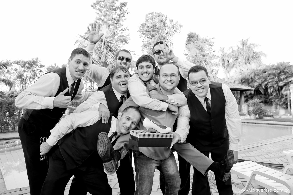 jaque risse, andre risse, estudio bebedouro, melhores fotografos, noivo, padrinhos, amigos, passando a gravata