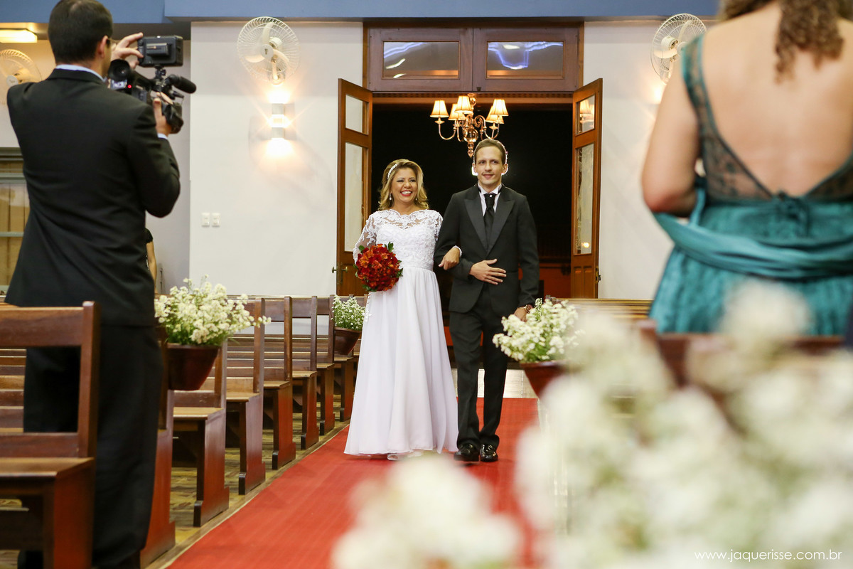 jaque risse, andre risse, estudio bebedouro, melhores fotografos, entrada da noivana igreja com seu filho,