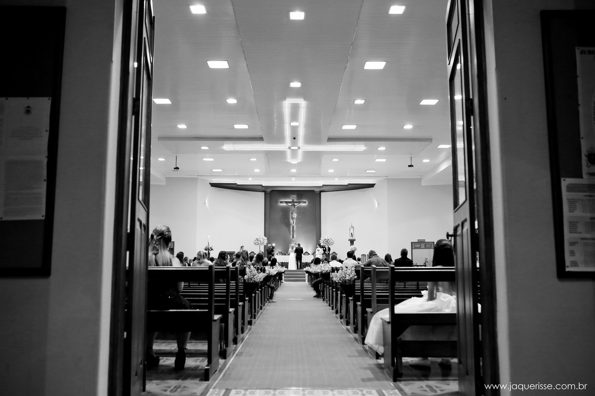 jaque risse, andre risse, estudio bebedouro, melhores fotografos, corredor do altar, noivos no altar, imagens de santos, conidados e decoraçao