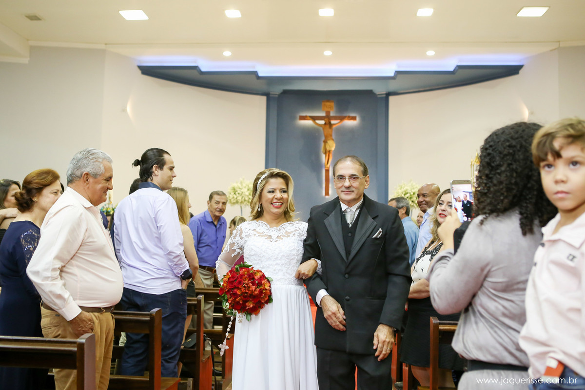 jaque risse, andre risse, estudio bebedouro, melhores fotografos, noivos saindo da igreja
