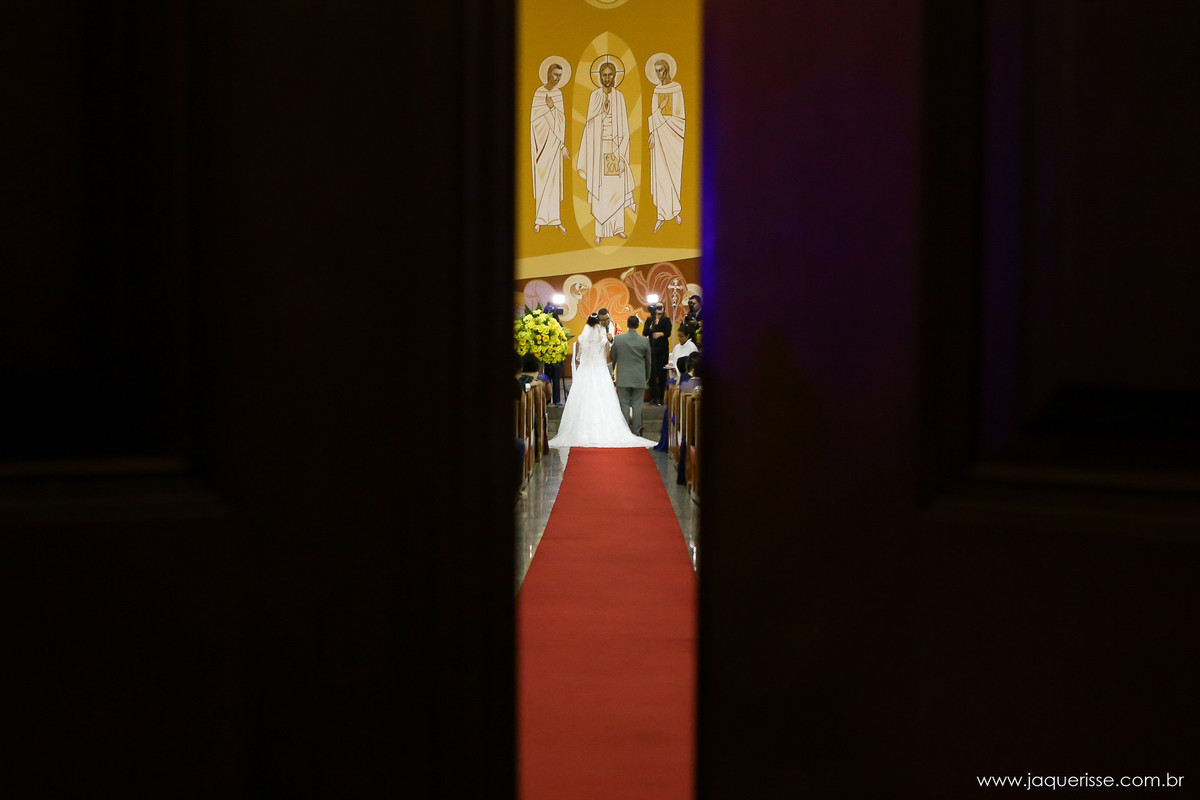 jaque risse, andre risse, estudio bebedouro, melhores fotografos, noivos na igreja atras da porta