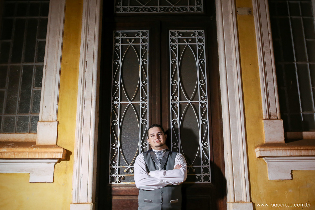 jaque risse, andre risse, estudio bebedouro, melhores fotografos, noivo em porta antiga