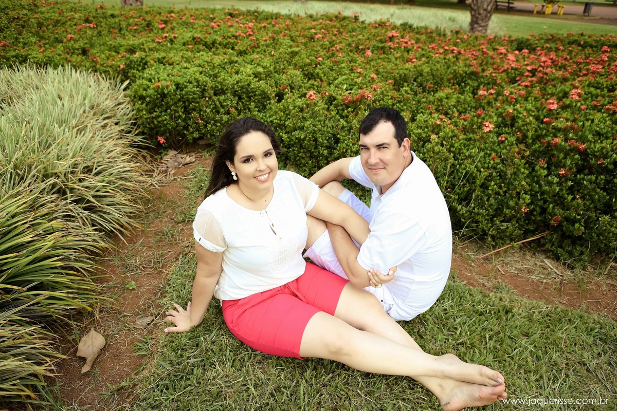 jaque risse, andre risse, estudio bebedouro, melhores fotografos, casal sentado parque ecologico sertaozinho sp