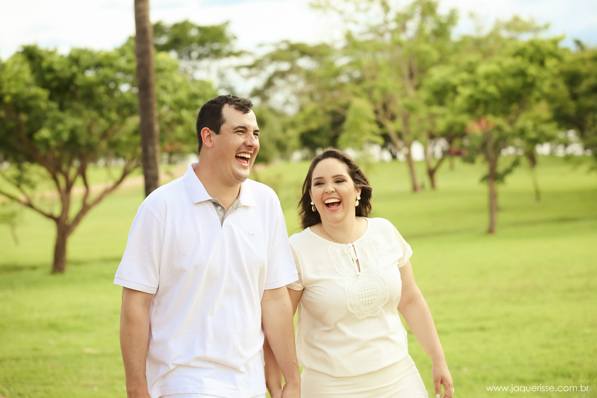 jaque risse, andre risse, estudio bebedouro, melhores fotografos,casal passeando sorrindo parque ecologico sertaozinho sp
