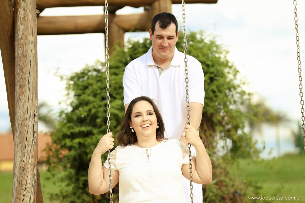 jaque risse, andre risse,estudio bebedouro, melhores fotografos, casal no balanço parque ecologico sertaozinho sp