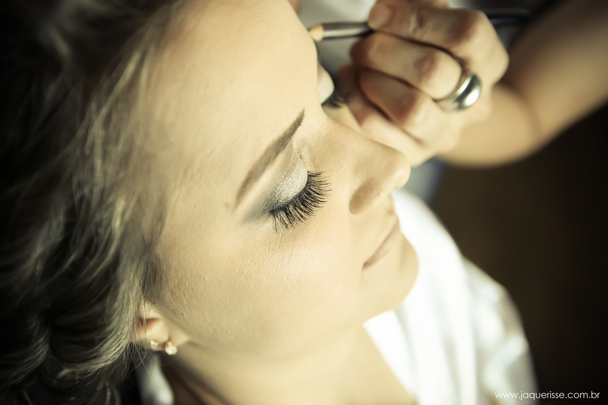 jaque risse, andre risse, estudio bebedouro, melhores fotografos, noiva acabando sua maquiagem