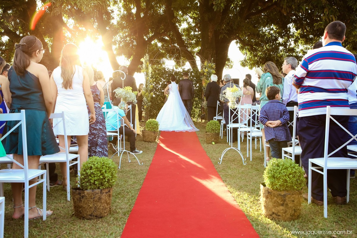 jaque risse, andre risse, estudio bebedouro, melhores fotografos, noivos no altar, tapete vermelho, convidados e o sol se pondo