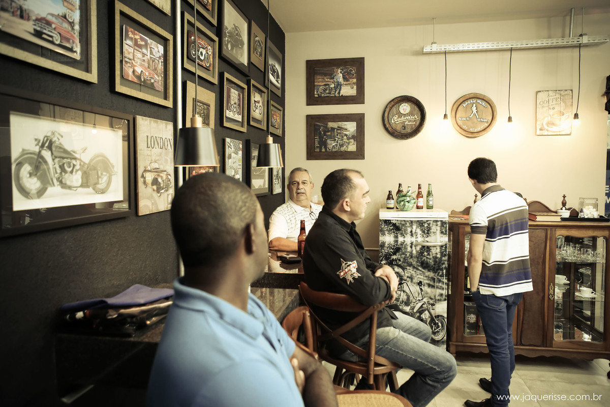 jaque risse, andre risse, estudio bebedouro, melhores fotografos, pai do noivo, sogro do noivo, e amigo do noivo na barbearia dutra