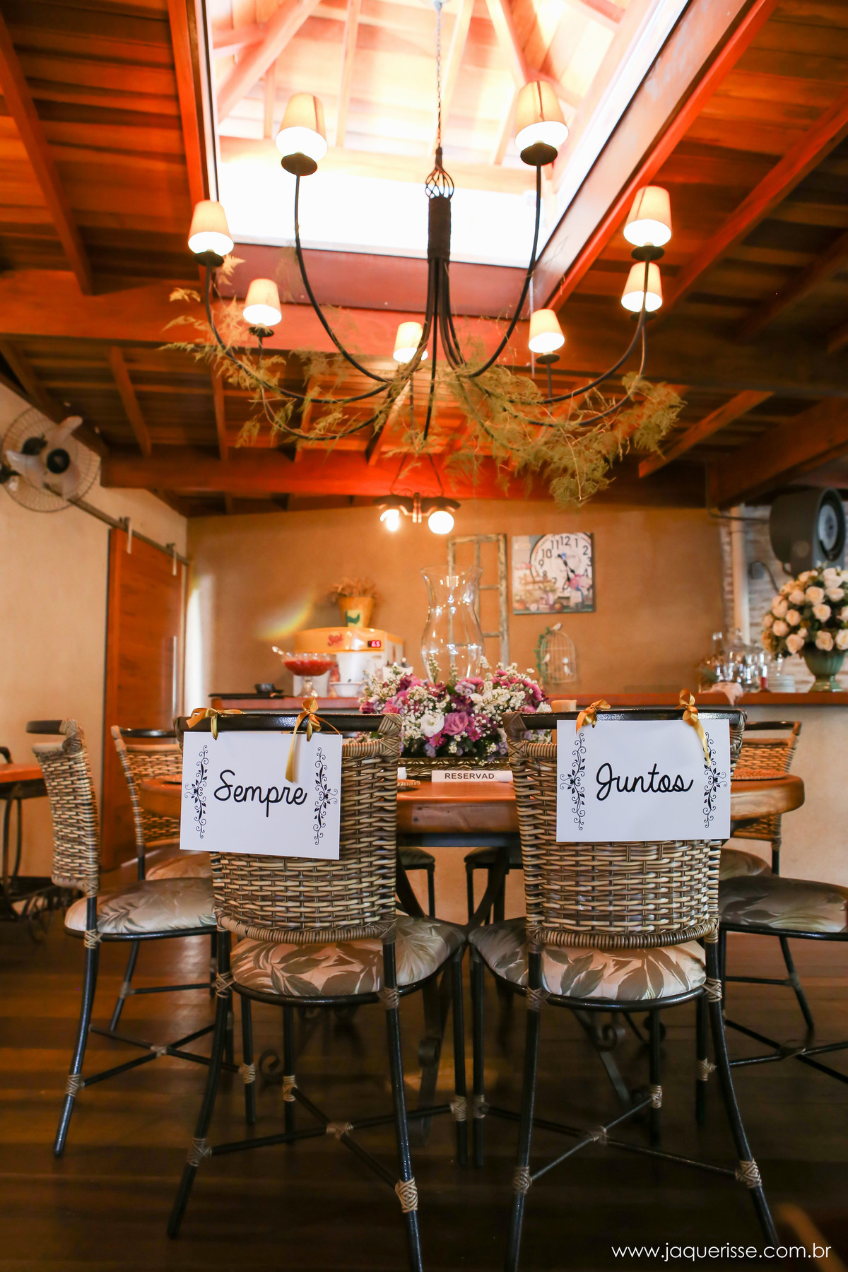 jaque risse, andre risse, estudio bebedouro, melhores fotografos, salao de festa, mesa dos noivos, lustre, decoracao de flores