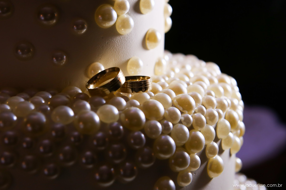 jaque risse, andre risse, estudio bebedouro, melhores fotografos, alianças em cima do bolo de perolas