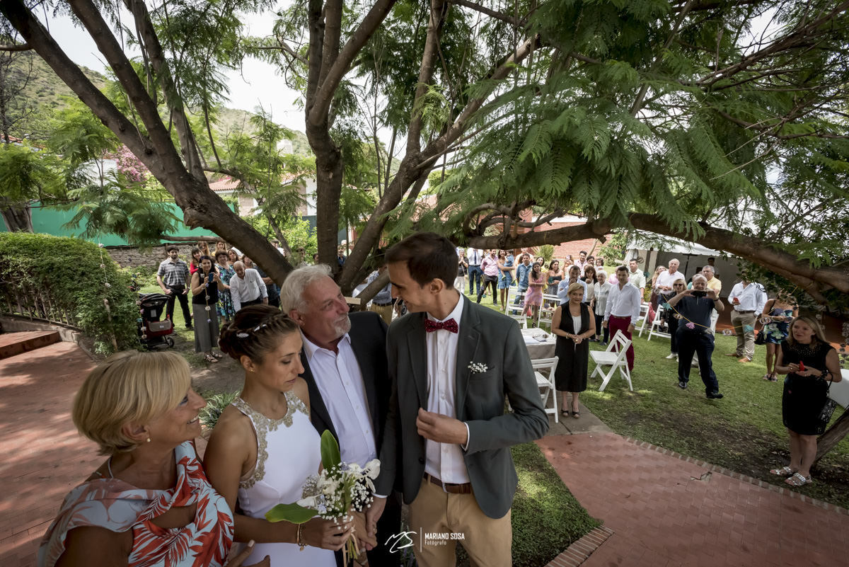 novios-fotograbo-de-boda