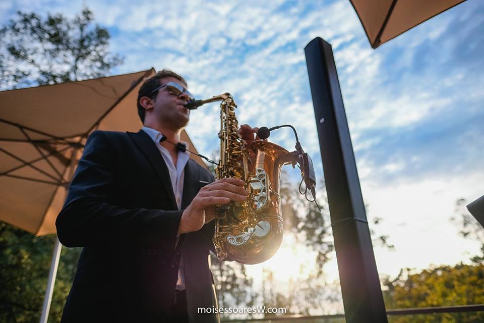 N Produções Djs especializado em festas de casamentos, com serviços de animação, Espelho, Cabine Photobooth, atuando em eventos privados há mais de 15 anos em Portugal, região de Guimarães, Braga, Porto, Famalicão, Trofa, Vila do Conde, Povoa de Varzim...