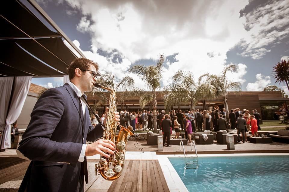 N Produções Djs especializado em festas de casamentos, com serviços de animação, Espelho, Cabine Photobooth, atuando em eventos privados há mais de 15 anos em Portugal, região de Guimarães, Braga, Porto, Famalicão, Trofa, Vila do Conde, Povoa de Varzim...