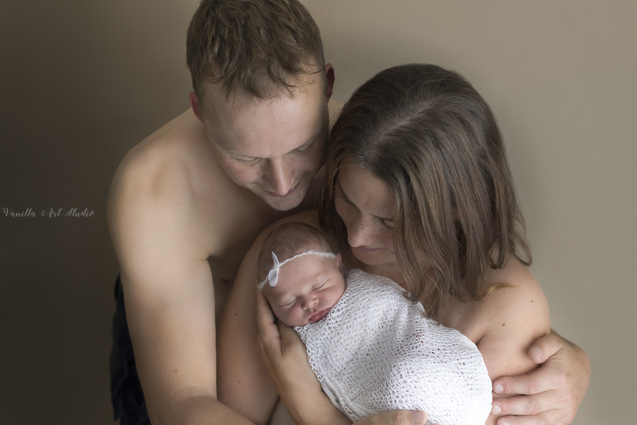 daddy, baby girl and mommy