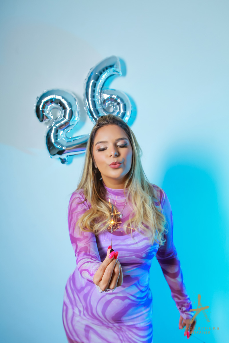 Ensaio Fotográfico em Estúdio SP capital Fotografia Feminina Maquiagem e cabelo Book Retratos Mulheres Auto Estima Imagem Empoderamento Mulheres Reais Verdadeiras Possíveis Loira vestido colorido cachos