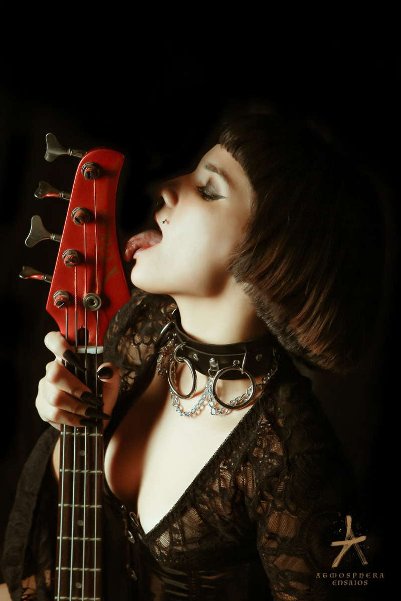 Ensaio Sensual Feminino Mulher Modelo Profissional Fotógrafo de Estúdio São Paulo Boudoir Sensualidade Erotismo Lingerie Sexy Moda Fashion body BDSM salto alto agulha maquiagem cabelo olhar atitude empoderamento joias acessórios iluminação corpete couro