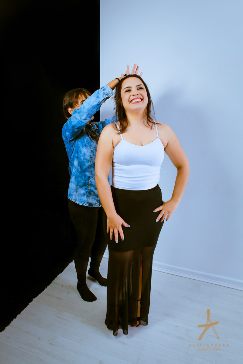 Ensaio Sensual Feminino Estúdio Centro de São Paulo, mulher madura +30 morena espelho Book Sexy Cabelos longos Fotografia profissional para mulheres fotógrafo especializado em beleza feminina maquiadora maquiagem profissional