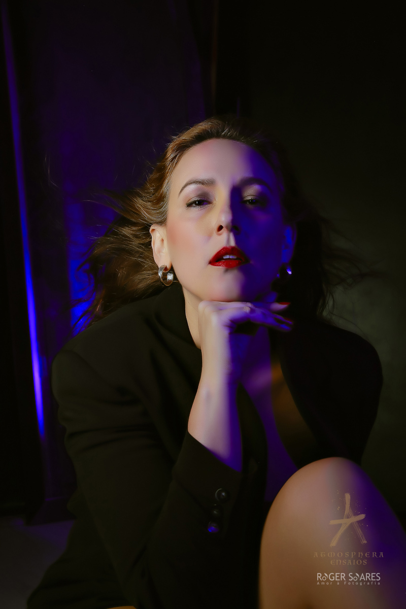 ENSAIO MODELO PROFISSIONAL MODA FASHION LOOK MAKEUP MAKINGOF YOGA PILATES PROGRAMA DE TV MULTI SHOW REDE GLOBO ESTUDIO BOOK FOTOGRAFICO SENSUAL BOUDOIR SEXY DIVORCIO DIVORCIADA MORENA MUSA BELEZA CABELOS LUZES ESPELHO REFLEXO TERNO BLASER CLOSE