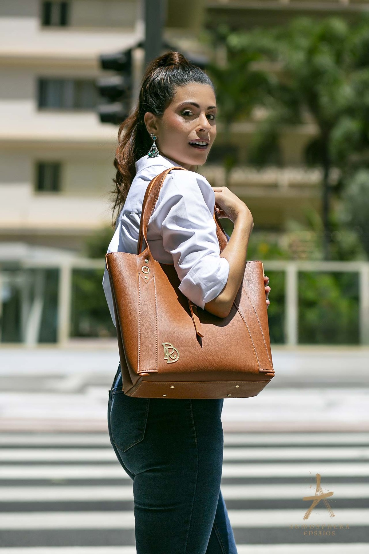 Rê Donvito, Renata Marques, Roger Soares, Atmosphera Ensaios, bolsas exclusivas, fotos profissionais, ensaio fotográfico, Avenida Paulista, modelo oficial, e-commerce, redes sociais, marketing digital, São Paulo, Bolsas femininas, bolsas finas elegantes