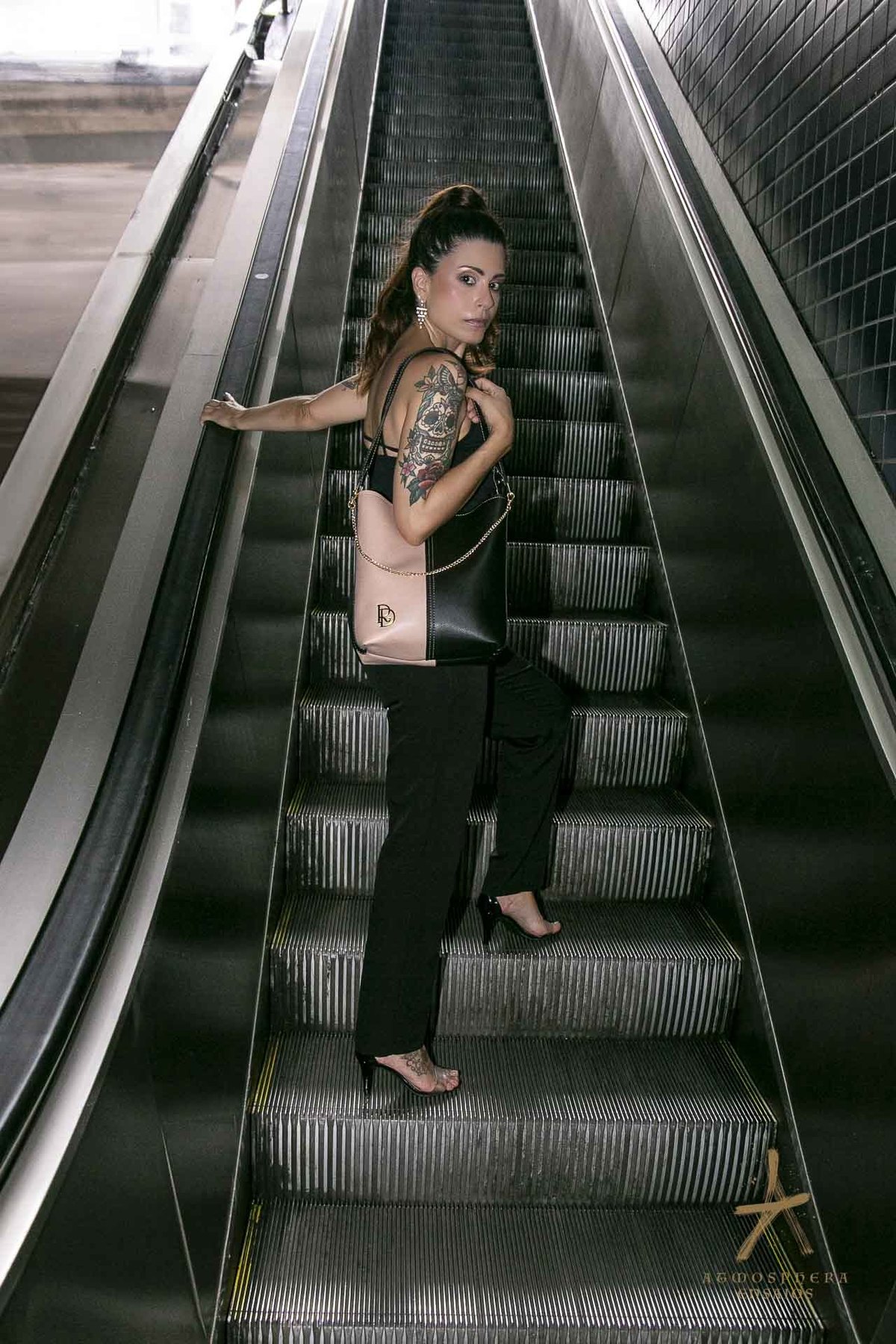 Rê Donvito, Renata Marques, Roger Soares, Atmosphera Ensaios, bolsas exclusivas, fotos profissionais, ensaio fotográfico, Avenida Paulista, modelo oficial, e-commerce, redes sociais, marketing digital, São Paulo, Bolsas femininas, bolsas finas elegantes