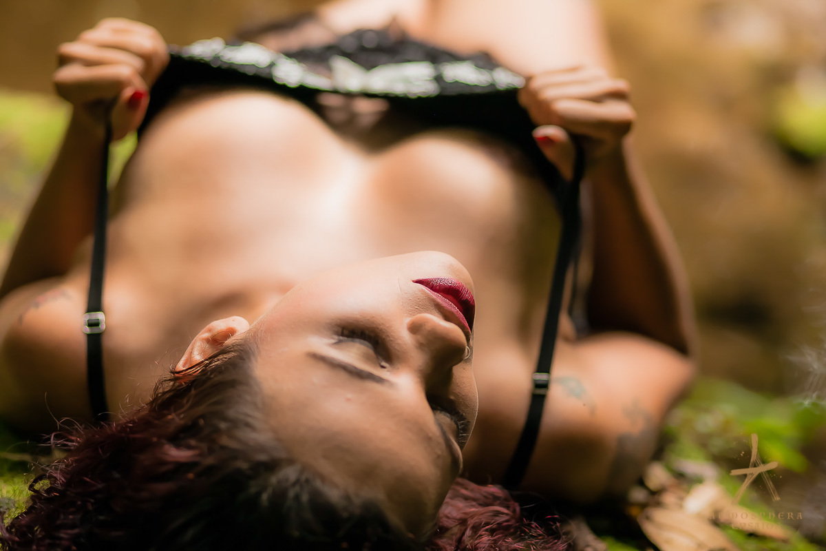 Ensaio Sensual Paranapiacaba São Paulo Feminino Sexy Linda Retrato Natureza 
 Book Externo Auto Estima cabelos cacheados sorriso boudoir alegria boa baton sensualidade toque mãos fortes corpo nu artístico lingerie