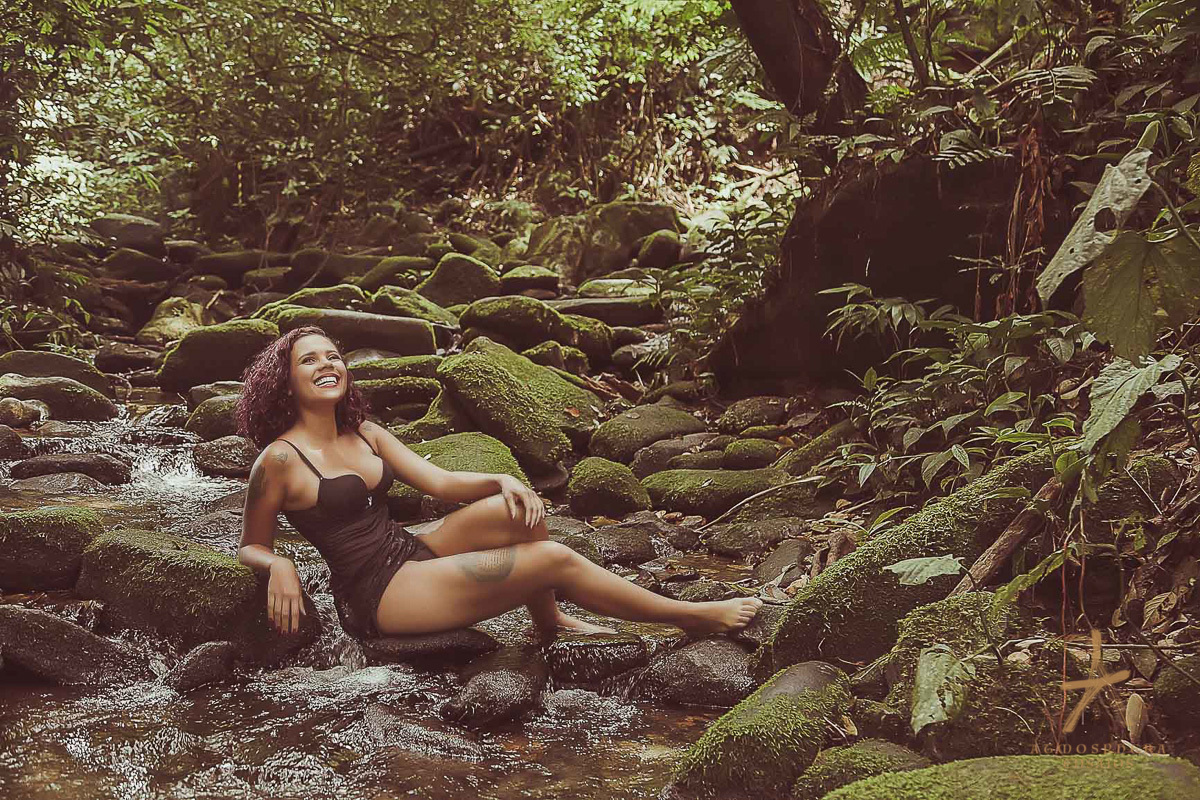 Ensaio Sensual Paranapiacaba São Paulo Feminino Sexy Linda Retrato Natureza 
 Book Externo Auto Estima cabelos cacheados sorriso boudoir alegria boa baton sensualidade luz mata verde natural amor olhar olhos