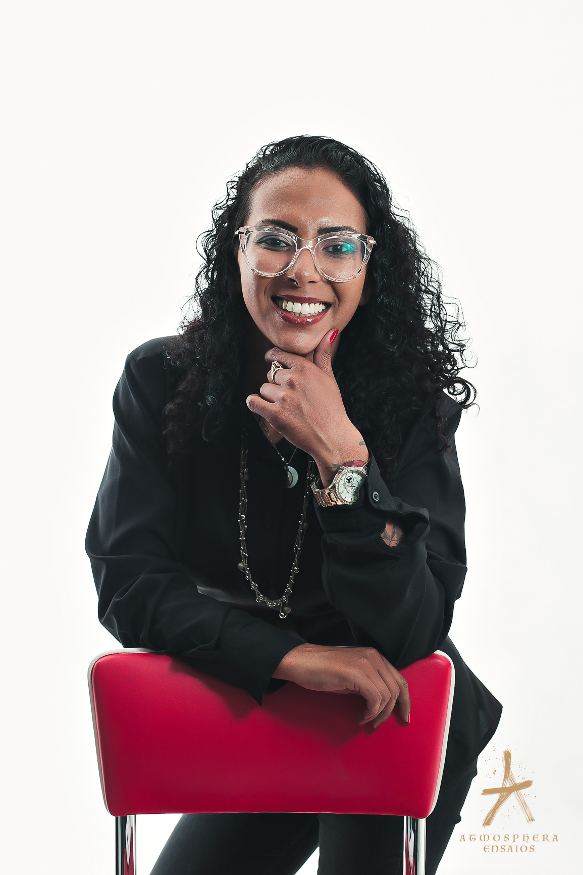 ensaio feminino sensual lingerie morena cabelos maquiagem são paulo book boudoir estúdio fotográfico casual calcinha sexy empoderada mulher verdadeira real sensualidade corpo nu artístico poses fotógrafo profissional roupa preta terminho 