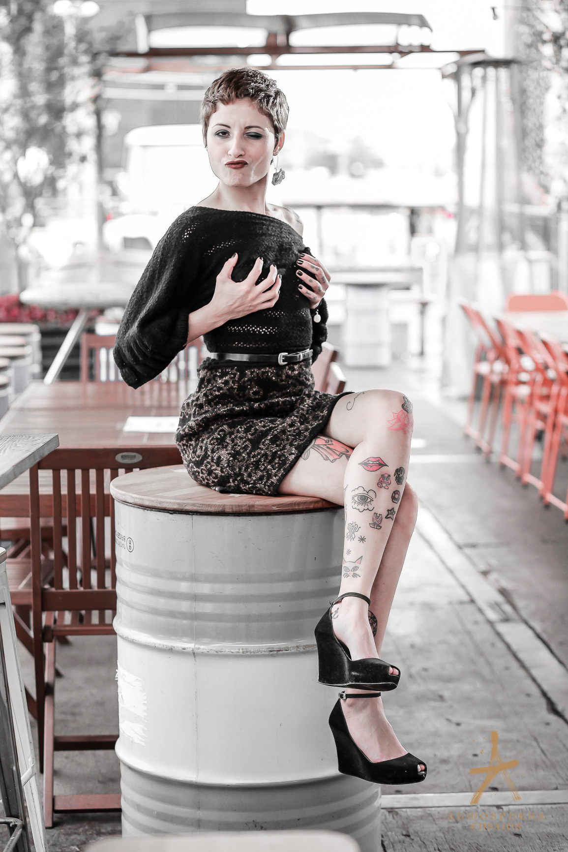 la em cimabar saia moda mulher girl ensaio fotografico feminino externo locação são paulo pinheiros look fashion branca flores rosa tattoo cabelos coloridos vermelho brincadeira lol risadas caretas alegria espontaneo click