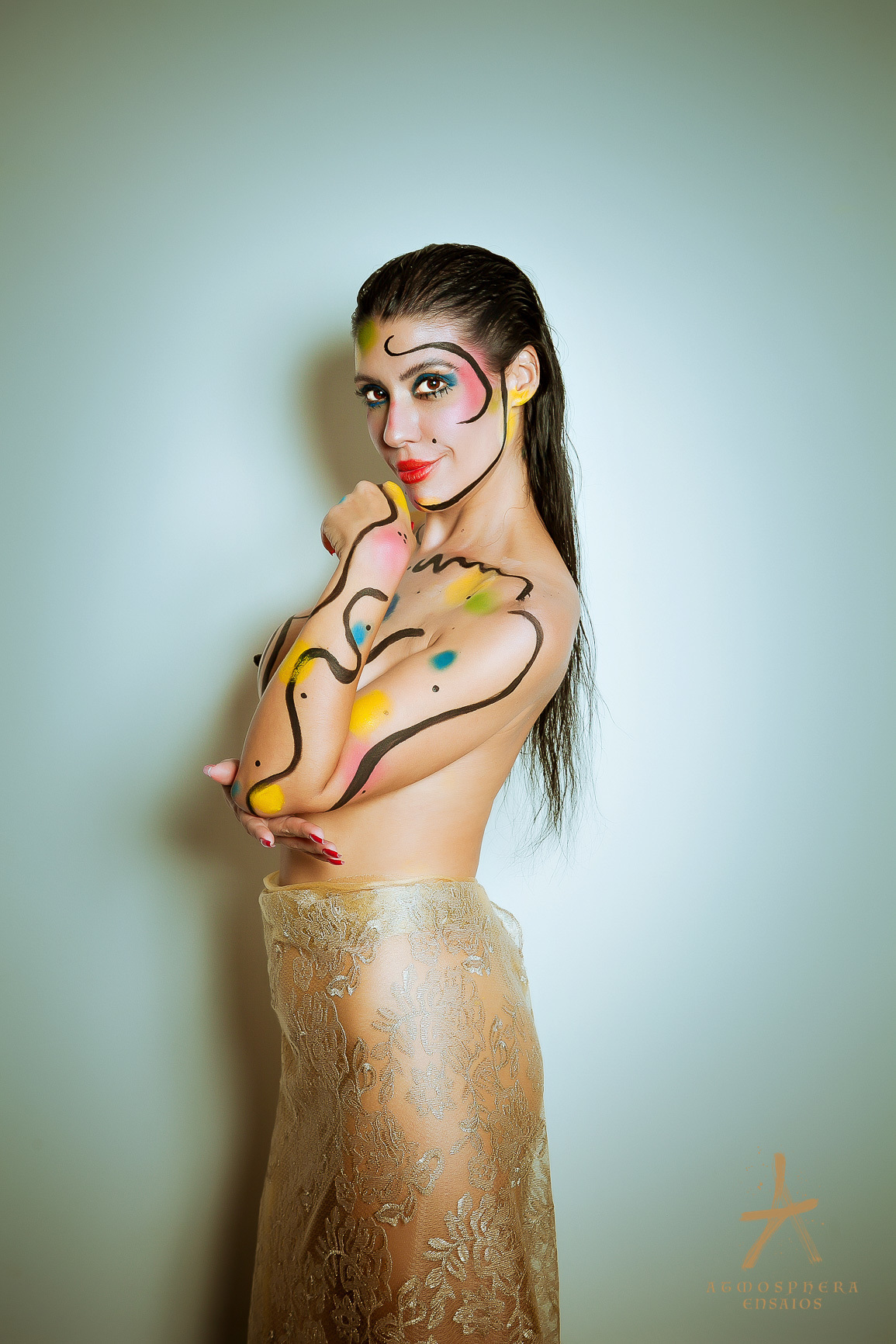 projeto ensaio book nu artístico modelos de nu pintura corporal elisa paz iamonike cabelos longos branca negra parda mulher brasileira natural naturismo naturalidade sensualidade sexy boudoir arte body painting magia das cores sorriso