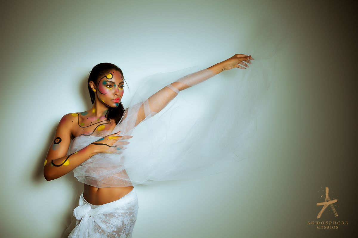 projeto ensaio book nu artístico modelos de nu pintura corporal elisa paz iamonike cabelos longos branca negra parda mulher brasileira natural naturismo naturalidade sensualidade sexy boudoir arte body painting magia das cores liberdade amor paz gratidão