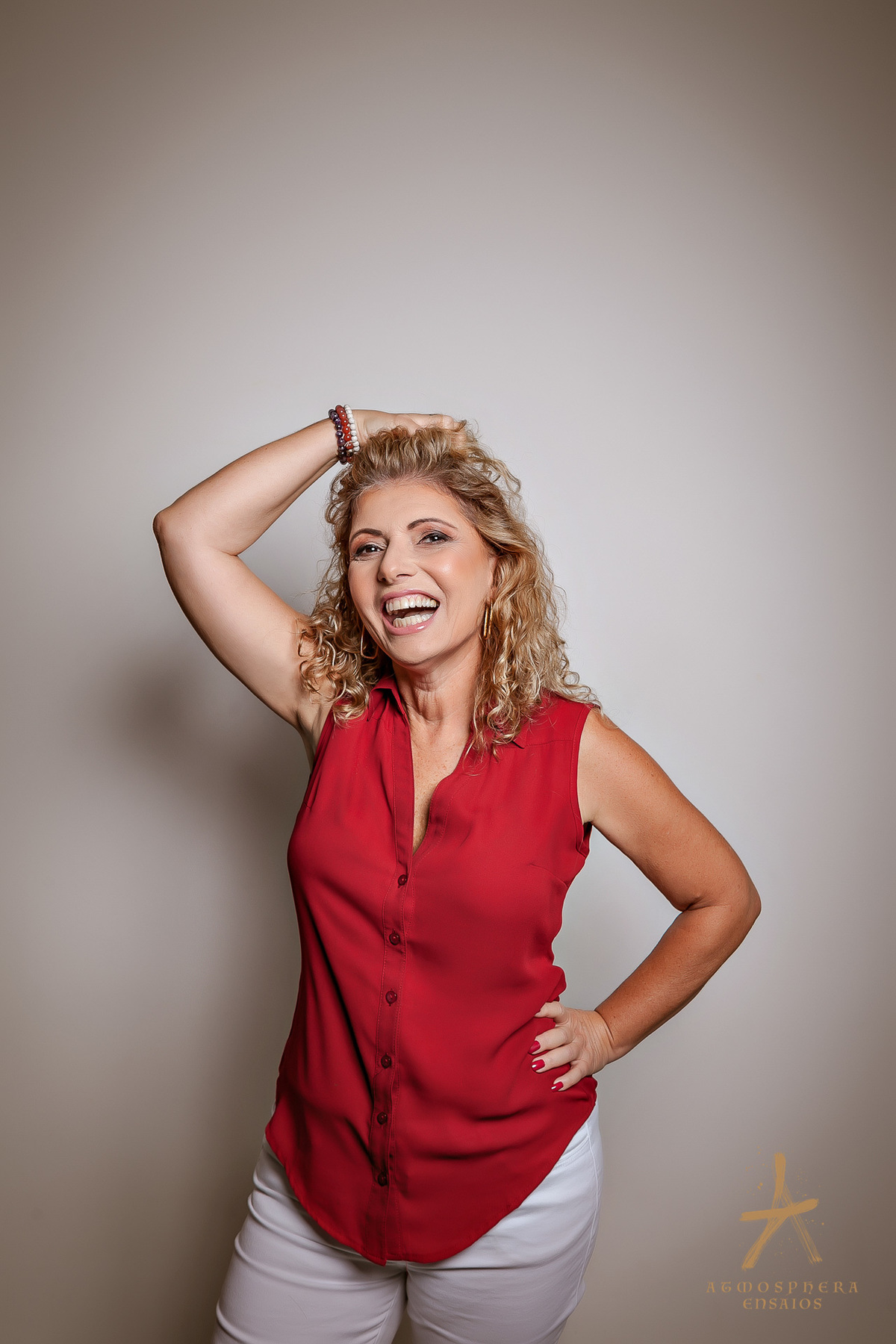 sexologa ensaio fotografico neise galego sexo educação coaching terapeuta holistica terapia sexual para casais mulheres homens
careta roupa vermelha mulher retrato sorriso largo