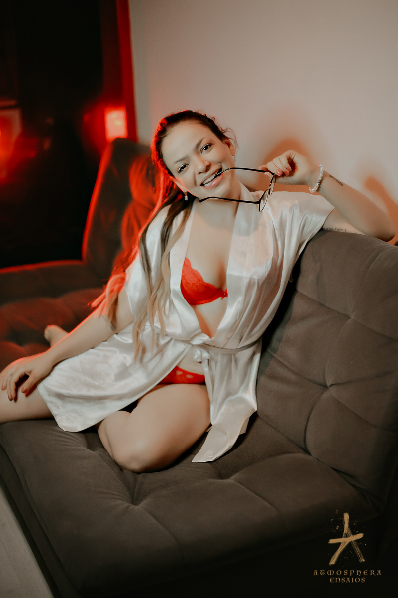 ensaio feminino sensual lingerie morena cabelos maquiagem são paulo book boudoir estúdio fotográfico casual calcinha sexy empoderada mulher verdadeira real sensualidade corpo nu artístico poses fotógrafo profissional body camisola babydool