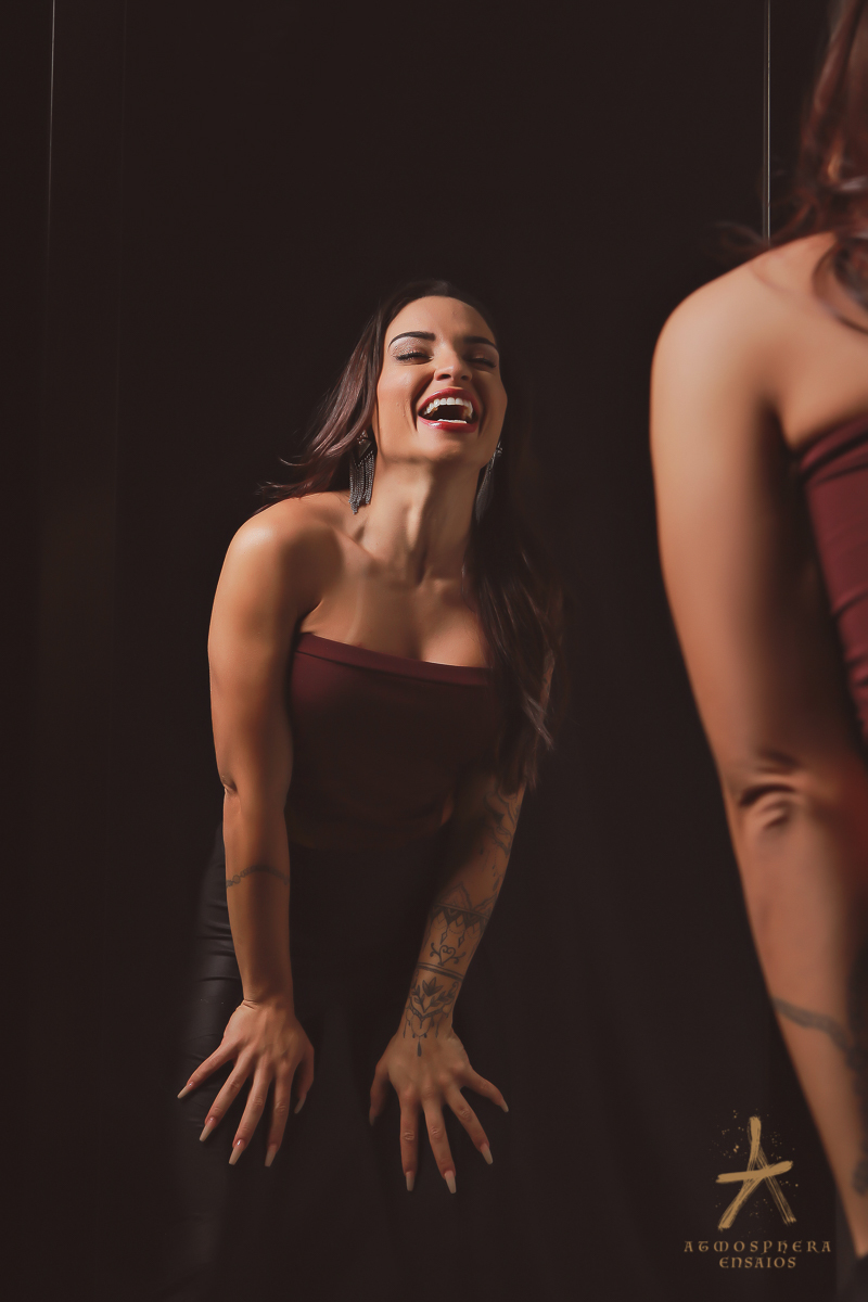 monique bertolini ensaio sensual retratos estúdio em são paulo especializado em mulheres reais verdadeiras auto estima amor próprio lingerie body musculação atividade física dieta exercícios sensualidade natural alegria sorrisos verdade liberdade amor