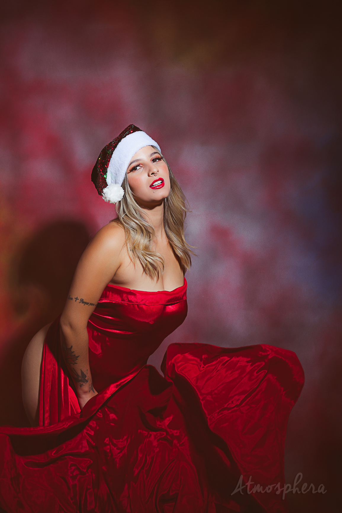 ensaio feminino sensual lingerie loira cabelos maquiagem são paulo book boudoir estúdio fotográfico casual calcinha sexy empoderada mulher verdadeira real sensualidade corpo vestido vermelho natal mamae noel  cabelos ondulados