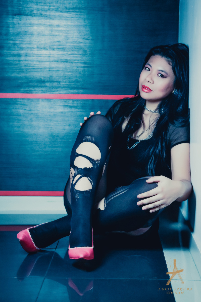 ENSAIO FOTOGRAFICO FEMININO SENSUAL BOUDOIR SEXY MOTEL LOCAÇÃO EXTERNA QUARTO SUITE BANHEIRA ATRIZ SANGUE ORIENTAL MEIA CALÇA SALTO BATOM MEIA CALÇA LUZES CORES PRETO BASICO MAQUIAGEM PENTEADO EMPODERAMENTO MULHER
