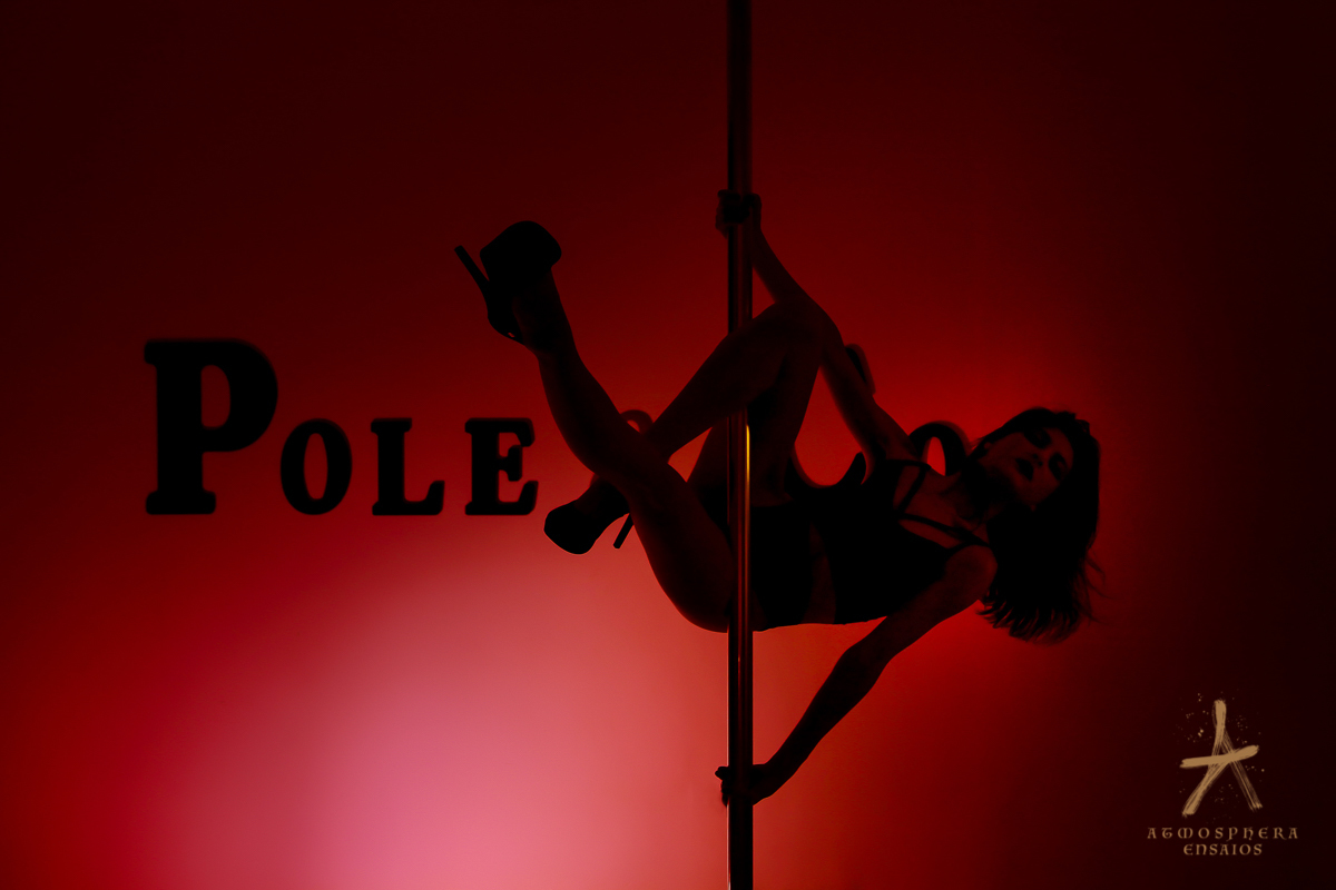 ensaio feminino sensual pole dance look moda fashion biquini croped salto maquiagem penteado barra artístico dança arte bumbum corpo body sexy mulher brasileira real magra branca dançando dupla fotográfico fotos fotografia fotógrafo lira artística