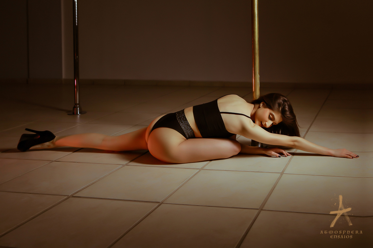 ensaio feminino sensual pole dance look moda fashion biquini croped salto maquiagem penteado barra artístico dança arte bumbum corpo body sexy mulher brasileira real magra branca dançando dupla fotográfico fotos fotografia fotógrafo lira artística
