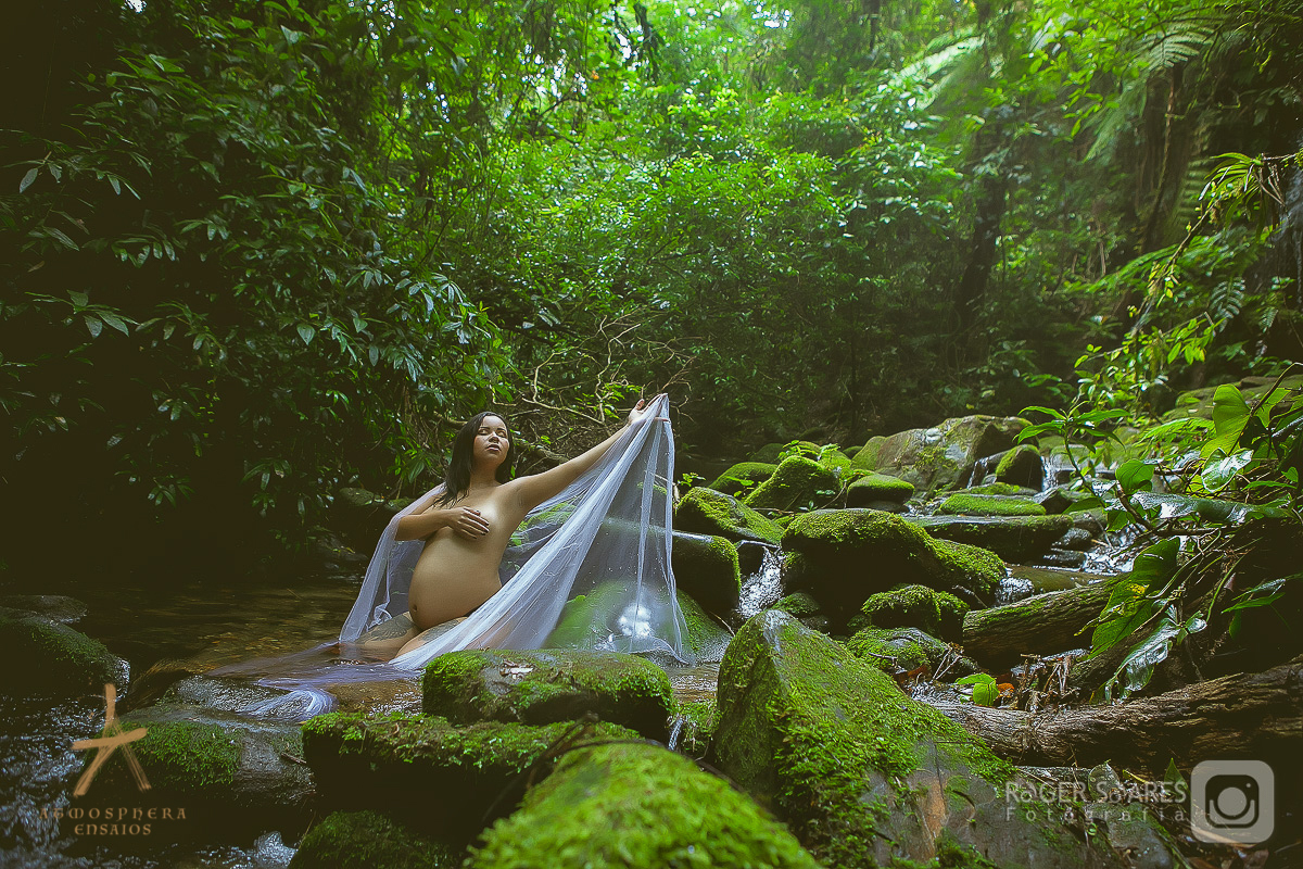 Ensaio Gestante Natureza Pregnant Cachoeira Agua Pureza Sensualidade Amor Mãe Filho Gestação Gestacional Fotografico Fotos mulher brasileira cabelo longos fotografo profissional Paranapiacaba maquiagem penteado externo edição livro book fotografia